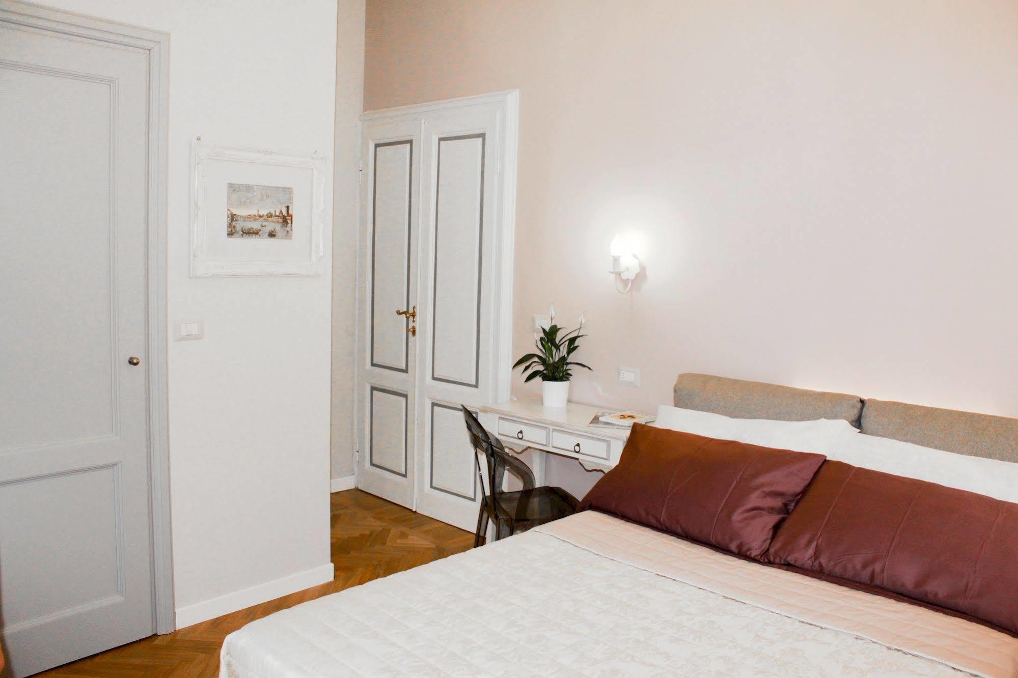 Florence Chic Luaran gambar