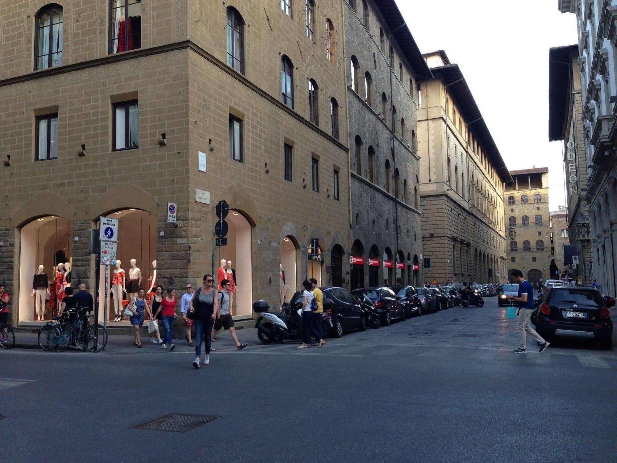Florence Chic Luaran gambar