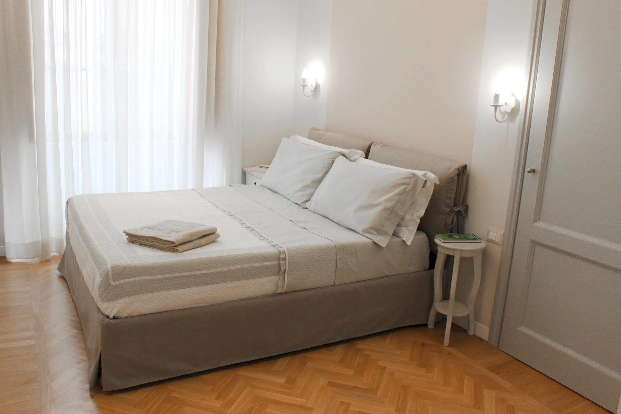 Florence Chic Luaran gambar